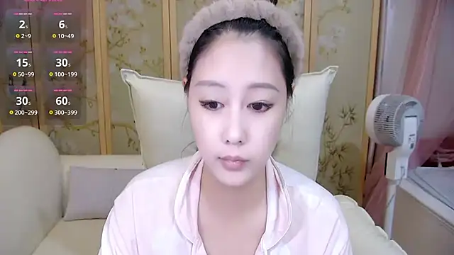 Xiaoxuan-baby online show from 10-13-25, 02:39