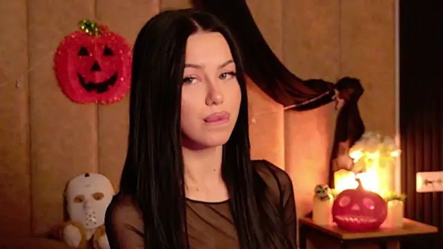 Leya Foxhall online show from 10-28-25, 10:41