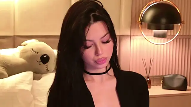 Leya Foxhall online show from 11-20-25, 10:48