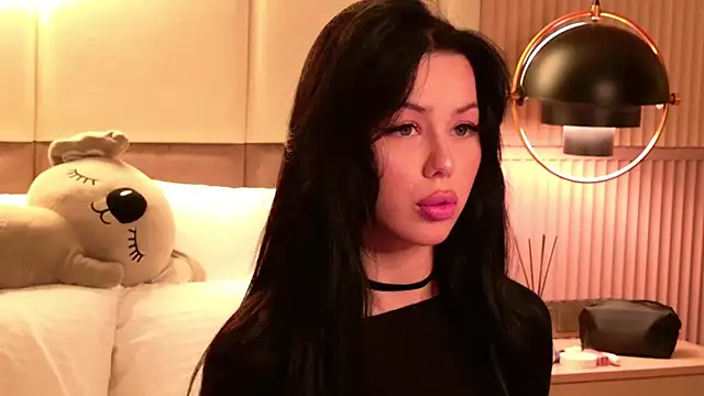 Leya Foxhall online show from 11-25-25, 12:05