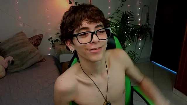Snapshot of Matty_Sparkk chatting on 06-12-26, 01:10 Matty Sparkk online show from 06-12-26, 01:10
