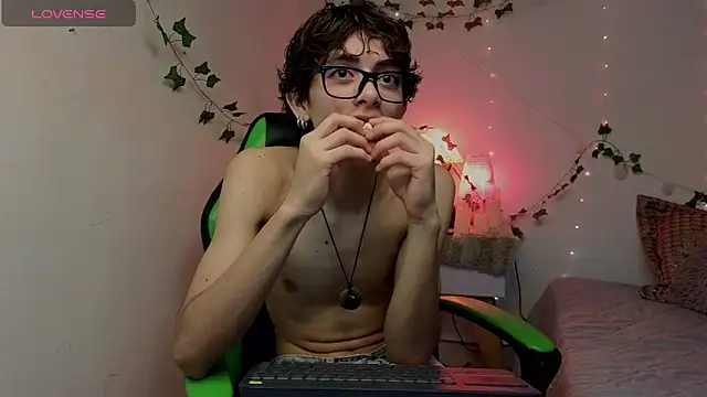 Snapshot of Matty_Sparkk chatting on 06-22-26, 01:30 Matty Sparkk online show from 06-22-26, 01:30