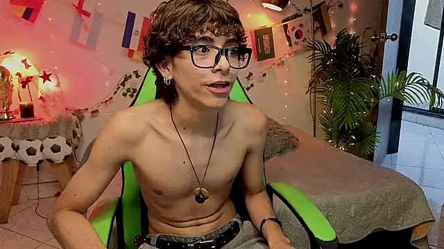 Snapshot of Matty_Sparkk chatting on 07-16-26, 01:50 Matty Sparkk online show from 07-16-26, 01:50