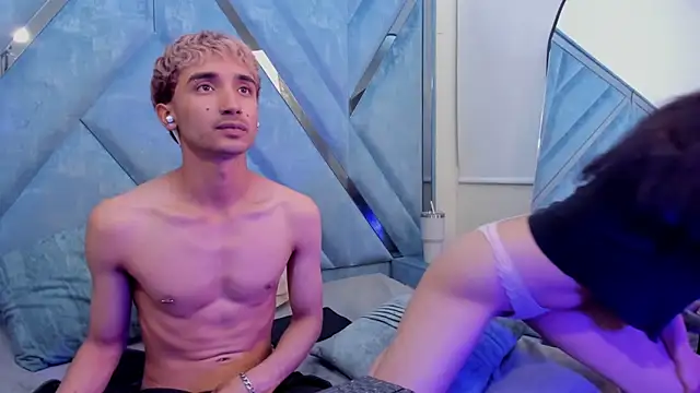 LauryAndNarem69 online show from 12-21-25, 06:31