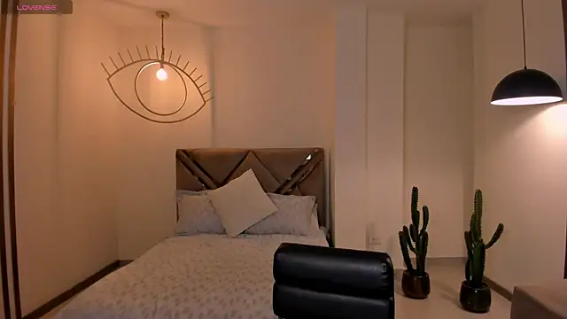 MaiaCollins online show from 02-27-26, 06:52