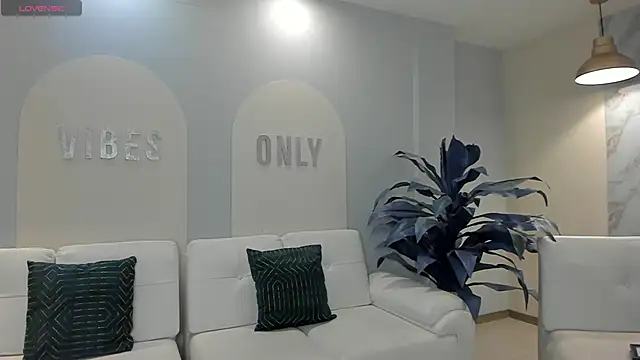 MaiaCollins online show from 04-10-26, 07:18