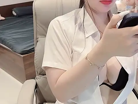 Nabiii6868 online show from 04-18-26, 06:23