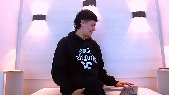 Jhojan twink online show from 12-17-25, 12:55