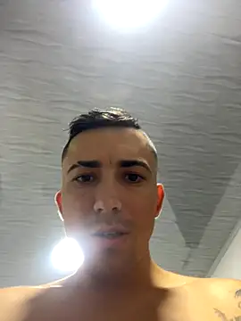 pareja curiosa19 online show from 11-06-25, 01:28