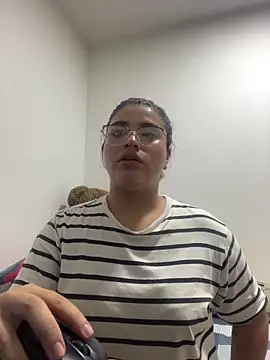 pareja curiosa19 online show from 04-01-26, 02:23