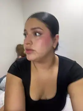 pareja curiosa19 online show from 04-06-26, 01:36