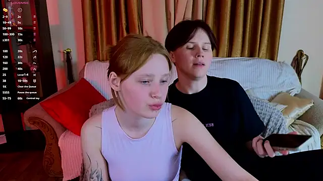 Snapshot of Tara_Lawson chatting on 10-10-25, 07:02 Tara Lawson online show from 10-10-25, 07:02