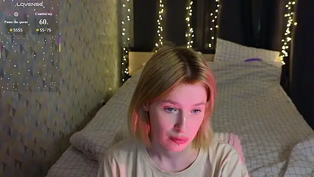 Snapshot of Tara_Lawson chatting on 04-29-26, 04:55 Tara Lawson online show from 04-29-26, 04:55