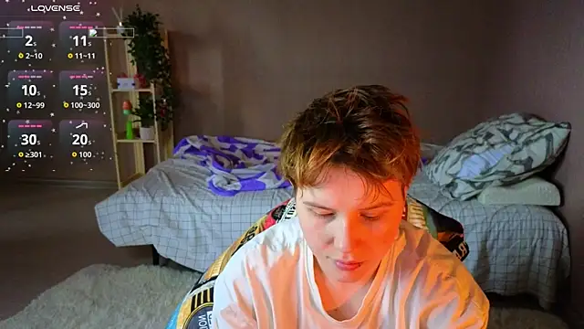 Snapshot of Tara_Lawson chatting on 05-10-26, 02:39 Tara Lawson online show from 05-10-26, 02:39