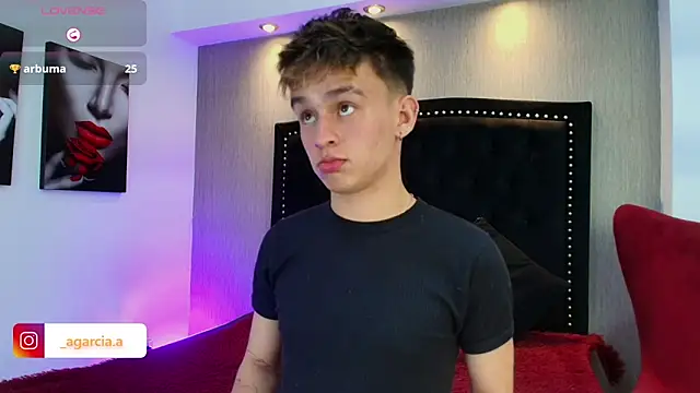 LiamWildx20 online show from 11-30-25, 03:43