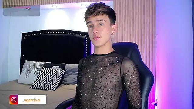 LiamWildx20 online show from 04-21-26, 04:30