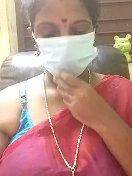 Snapshot of poojaa-rani chatting on 10-18-25, 05:03 poojaa-rani online show from 10-18-25, 05:03