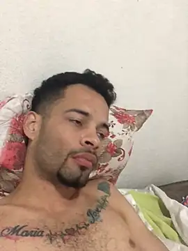 Snapshot of HenriquePhn chatting on 06-02-26, 10:28 HenriquePhn online show from 06-02-26, 10:28