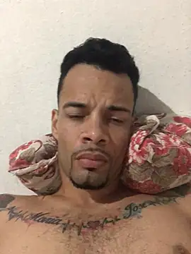 Snapshot of HenriquePhn chatting on 06-03-26, 12:46 HenriquePhn online show from 06-03-26, 12:46