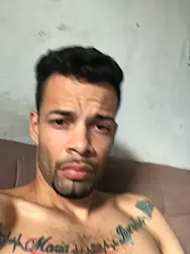 Snapshot of HenriquePhn chatting on 06-30-26, 04:41 HenriquePhn online show from 06-30-26, 04:41