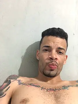 Snapshot of HenriquePhn chatting on 08-04-26, 04:37 HenriquePhn online show from 08-04-26, 04:37
