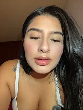Snapshot of andrea_gomes_ chatting on 05-17-26, 06:22 andrea gomes online show from 05-17-26, 06:22