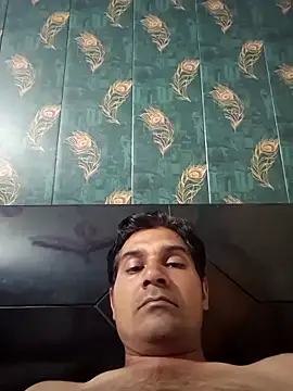 Snapshot of johnny8731 chatting on 06-19-26, 04:55 johnny8731 online show from 06-19-26, 04:55