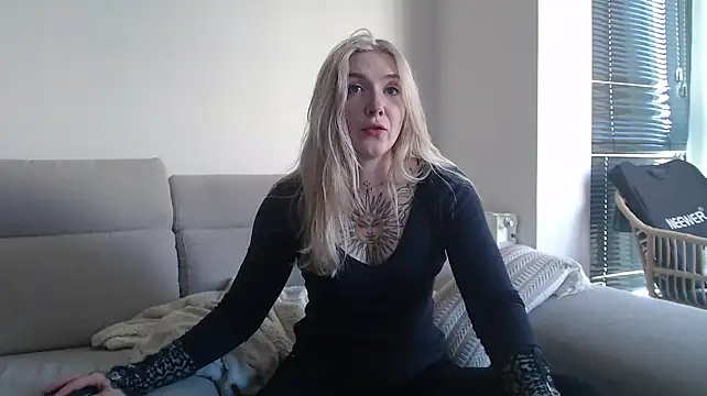 tattoobbgirl online show from 10-07-25, 11:51