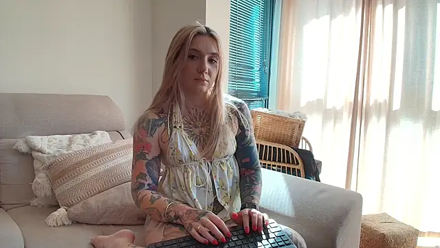 Snapshot of tattoobbgirl chatting on 04-28-26, 03:28 tattoobbgirl online show from 04-28-26, 03:28