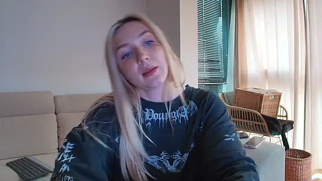 Snapshot of tattoobbgirl chatting on 05-09-26, 04:12 tattoobbgirl online show from 05-09-26, 04:12