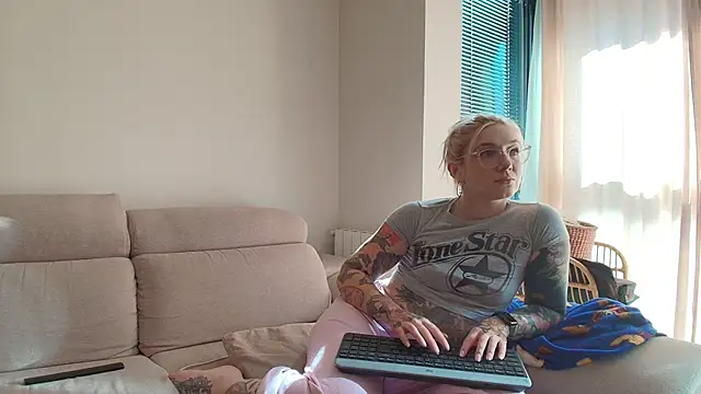 tattoobbgirl online show from 06-12-26, 03:55