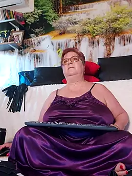 QueenPammy1 online show from 04-08-26, 05:40