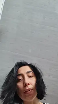 Snapshot of Elowyn chatting on 01-18-26, 08:23 Elowyn online show from 01-18-26, 08:23