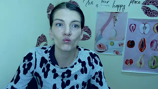 Snapshot of VanessaRey_ chatting on 03-21-25, 07:44 VanessaRey online show from 03-21-25, 07:44