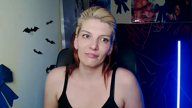 Snapshot of VanessaRey_ chatting on 04-22-26, 04:48 VanessaRey online show from 04-22-26, 04:48