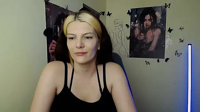 Snapshot of VanessaRey_ chatting on 04-25-26, 06:27 VanessaRey online show from 04-25-26, 06:27