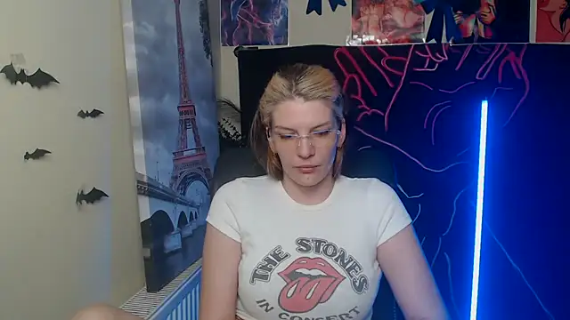 Snapshot of VanessaRey_ chatting on 04-30-26, 08:57 VanessaRey online show from 04-30-26, 08:57