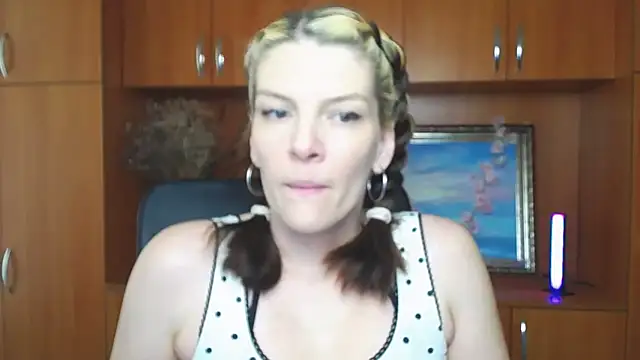Snapshot of VanessaRey_ chatting on 05-02-26, 02:55 VanessaRey online show from 05-02-26, 02:55