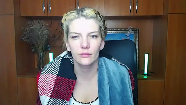 Snapshot of VanessaRey_ chatting on 05-03-26, 06:30 VanessaRey online show from 05-03-26, 06:30