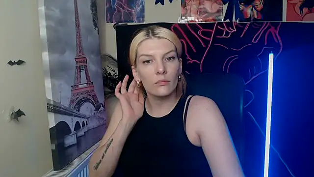 Snapshot of VanessaRey_ chatting on 05-04-26, 04:03 VanessaRey online show from 05-04-26, 04:03