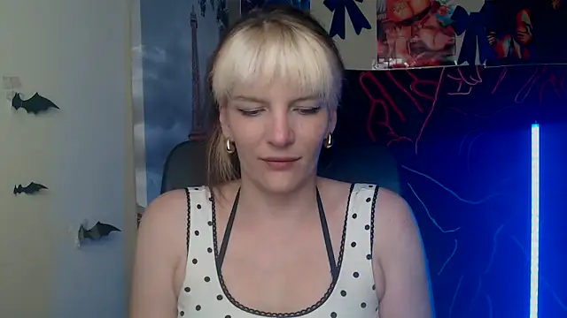 Snapshot of VanessaRey_ chatting on 05-10-26, 04:23 VanessaRey online show from 05-10-26, 04:23