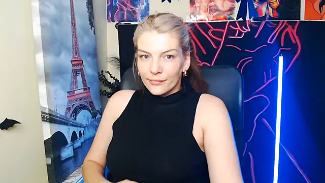 Snapshot of VanessaRey_ chatting on 05-27-26, 02:41 VanessaRey online show from 05-27-26, 02:41