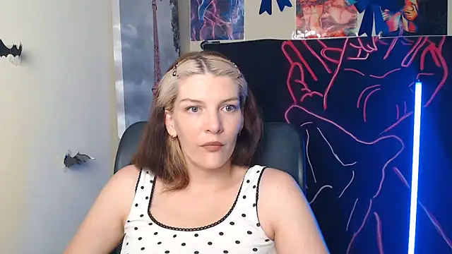 Snapshot of VanessaRey_ chatting on 06-08-26, 06:14 VanessaRey online show from 06-08-26, 06:14