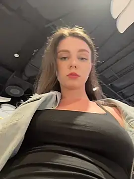 Snapshot of MilaBee chatting on 07-25-26, 04:37 MilaBee online show from 07-25-26, 04:37