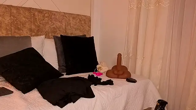 angelinarouse  online show from 02-12-26, 03:45