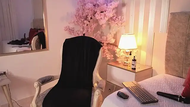 Snapshot of angelinarouse_ chatting on 05-22-26, 02:51 angelinarouse online show from 05-22-26, 02:51