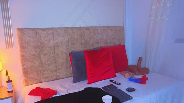 Snapshot of angelinarouse_ chatting on 05-24-26, 03:55 angelinarouse online show from 05-24-26, 03:55