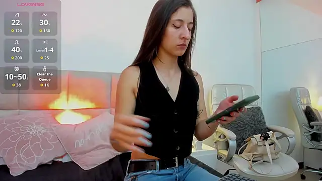 SaraJonness online show from 11-19-25, 09:48