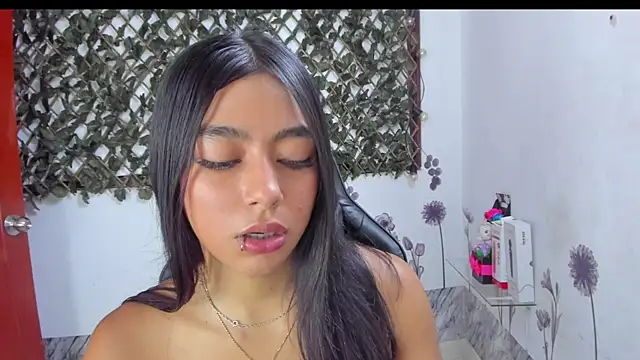 Sarahbrowm  online show from 11-22-25, 07:13