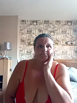 Snapshot of MissQueenBeex chatting on 03-19-25, 02:35 MissQueenBeex online show from 03-19-25, 02:35